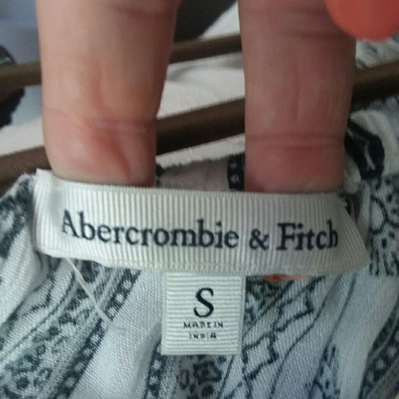 Abercrombie and Fitch cold shoulder top - Picture 3 of 5